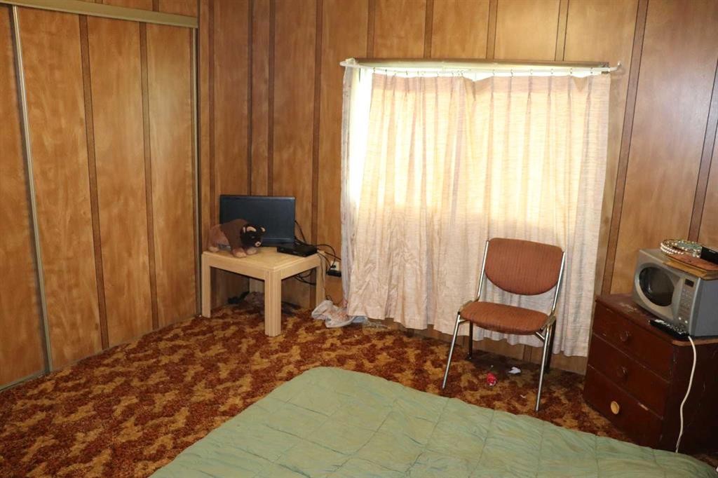 4938 49 Avenue, Robb, AB - Indoor Photo Showing Bedroom