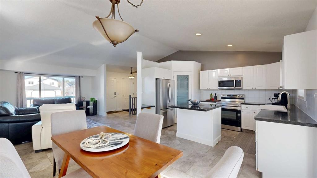 33 Park Circle, Whitecourt, AB - Indoor Photo Showing Kitchen