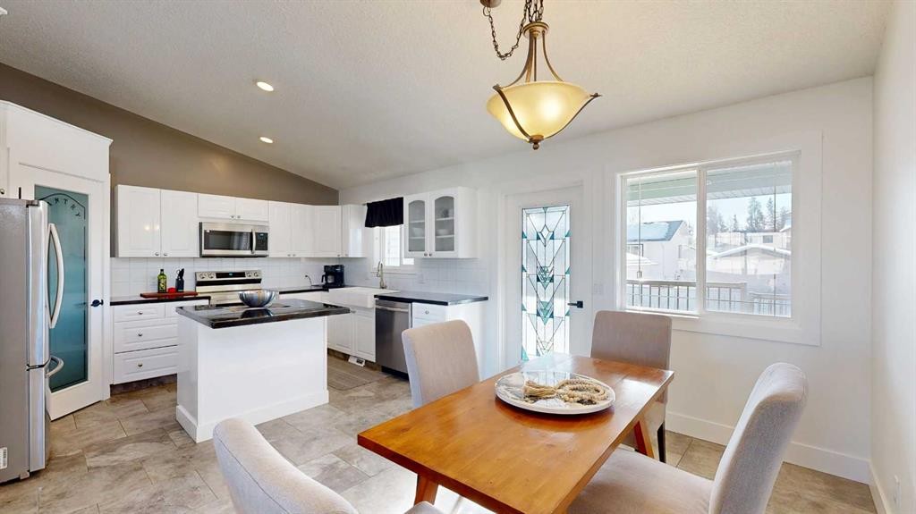 33 Park Circle, Whitecourt, AB - Indoor