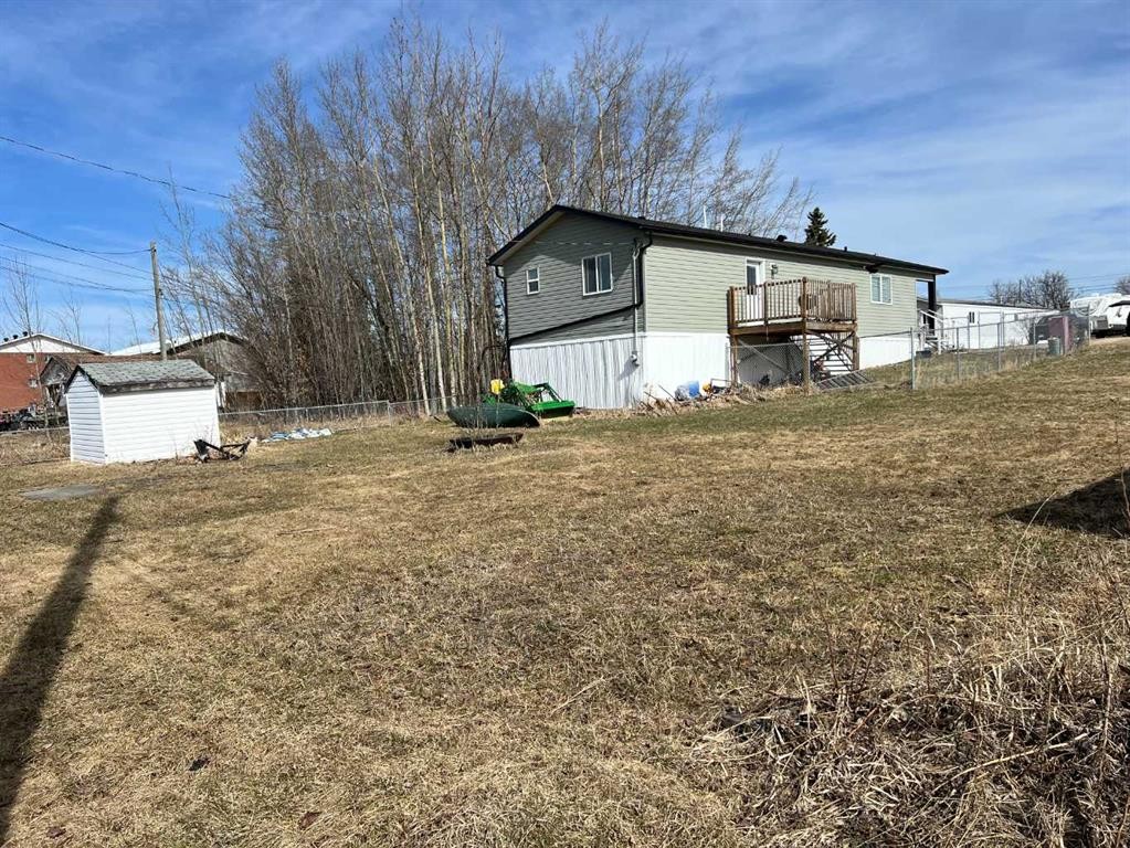 527 3 Avenue, Fox Creek, AB - Outdoor