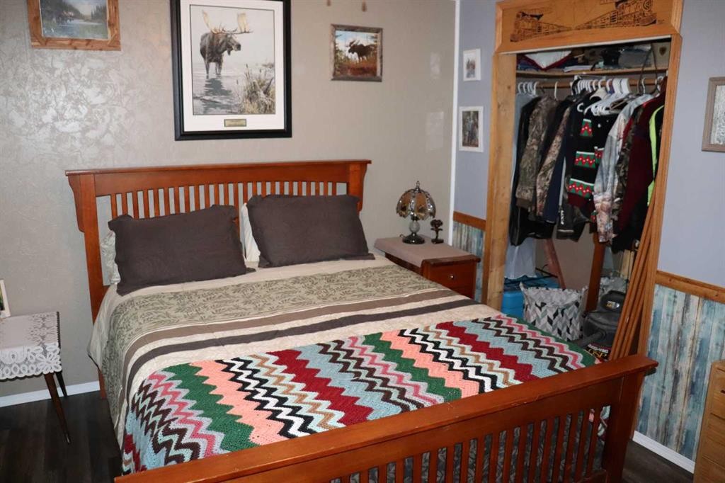 4810 9 Avenue, Edson, AB - Indoor Photo Showing Bedroom