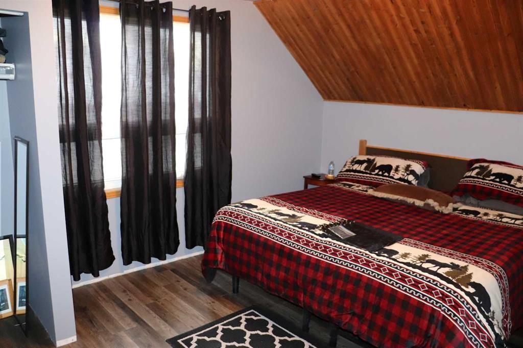 4810 9 Avenue, Edson, AB - Indoor Photo Showing Bedroom