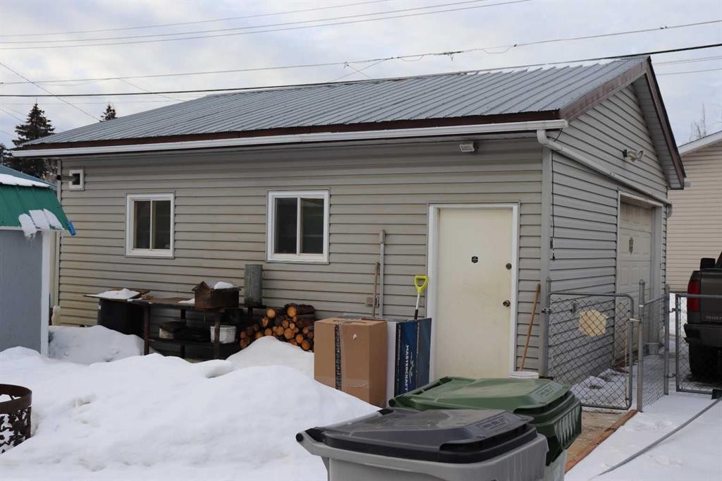 4810 9 Avenue, Edson, AB - Outdoor With Exterior