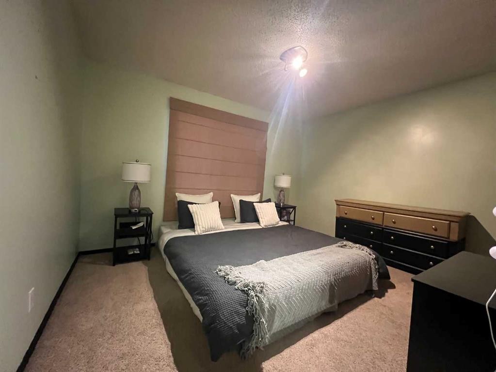 5021 10 Avenue, Edson, AB - Indoor Photo Showing Bedroom