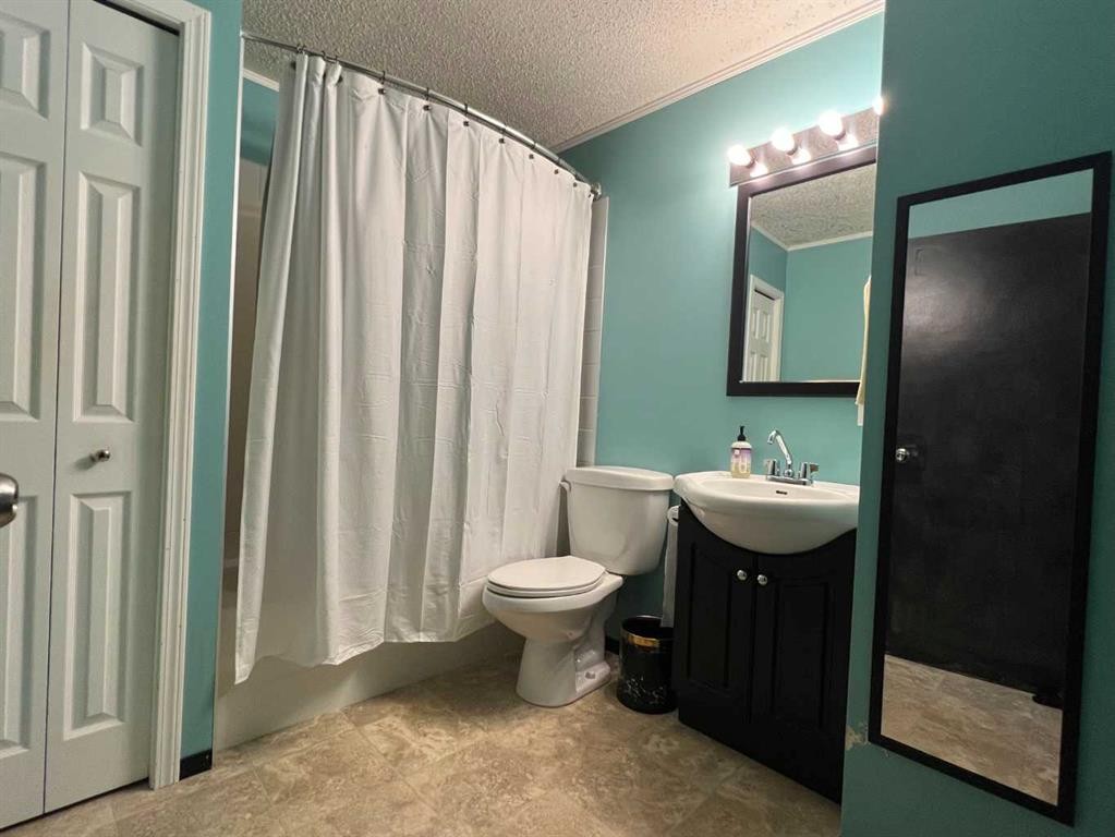 5021 10 Avenue, Edson, AB - Indoor Photo Showing Bathroom