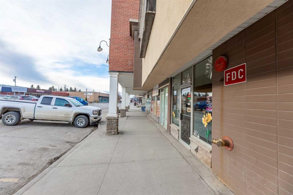 112 Athabasca Avenue, Hinton, AB