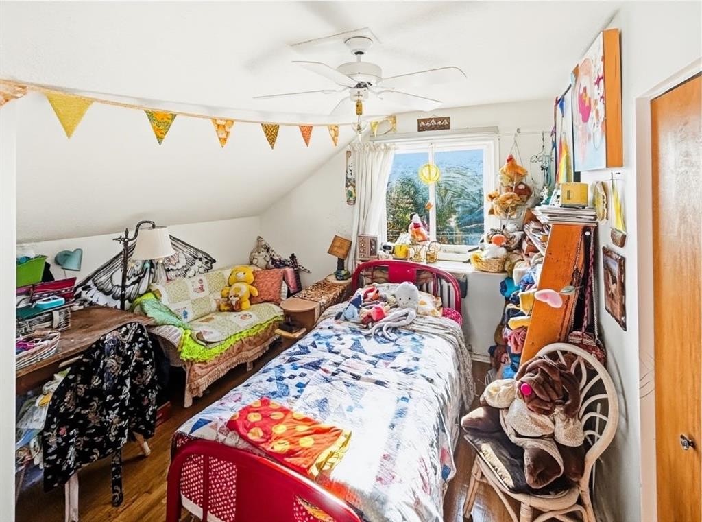 211 Colin Crescent, Jasper, AB - Indoor Photo Showing Other Room