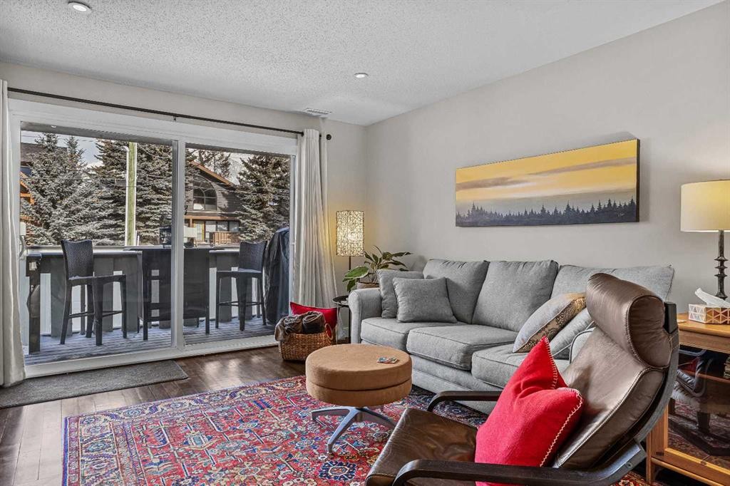 4-630 3Rd Street, Canmore, AB - Indoor Photo Showing Living Room