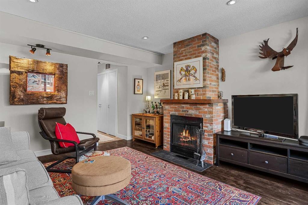 4-630 3Rd Street, Canmore, AB - Indoor Photo Showing Living Room With Fireplace