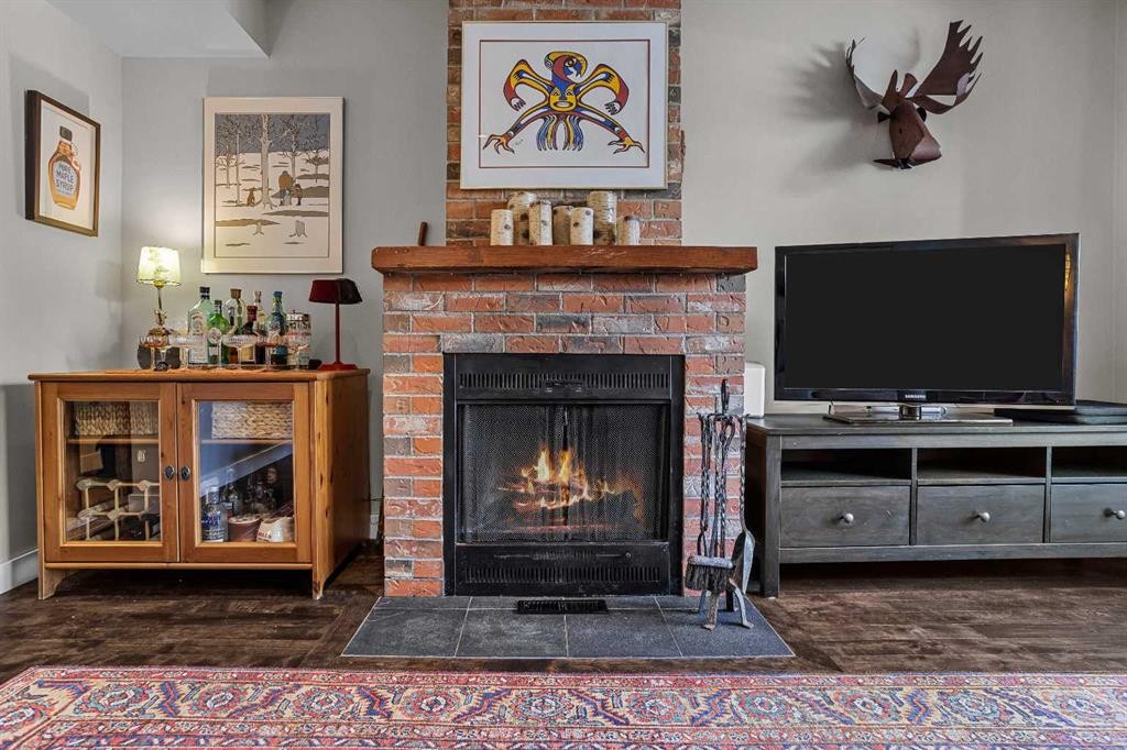 4-630 3Rd Street, Canmore, AB - Indoor Photo Showing Living Room With Fireplace