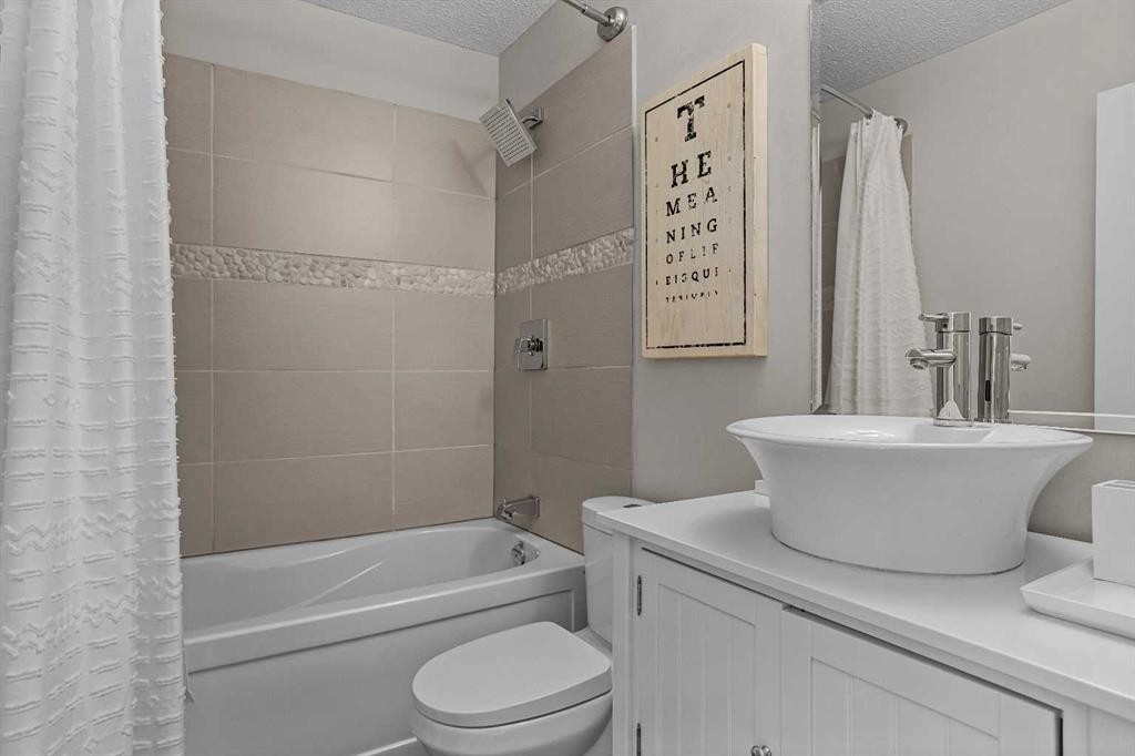 4-630 3Rd Street, Canmore, AB - Indoor Photo Showing Bathroom