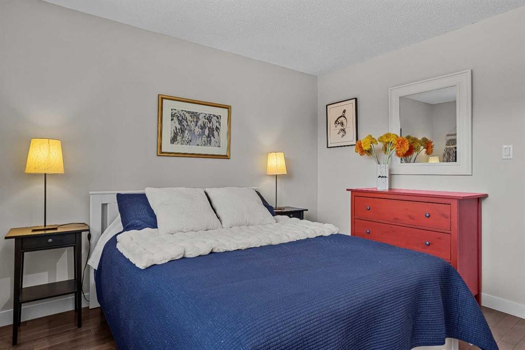 4-630 3Rd Street, Canmore, AB - Indoor Photo Showing Bedroom