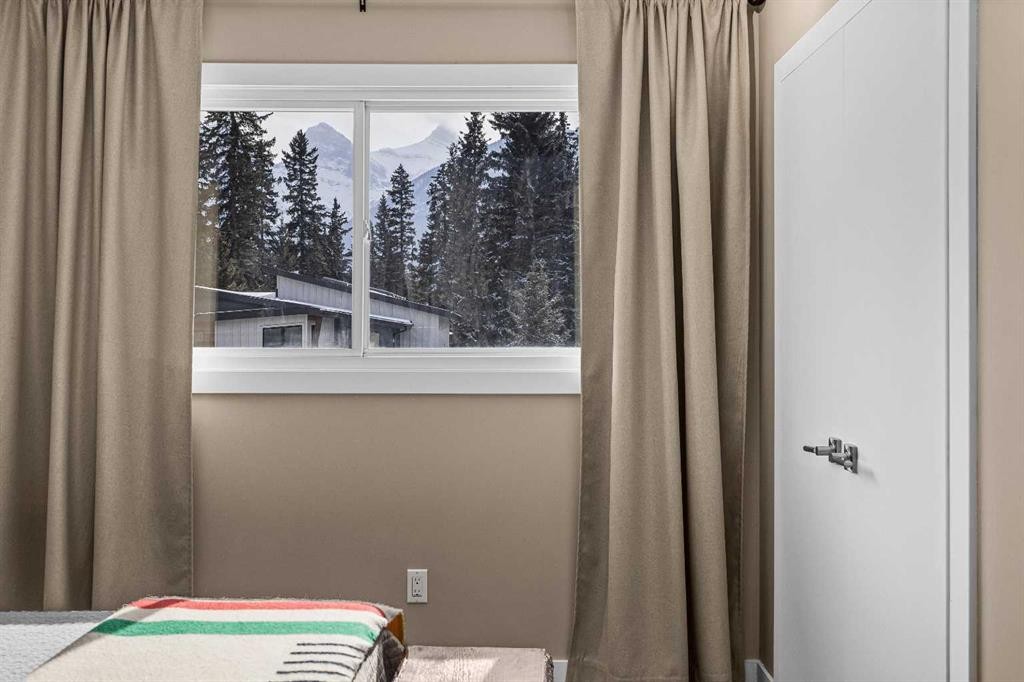 4-630 3Rd Street, Canmore, AB - Indoor Photo Showing Bedroom
