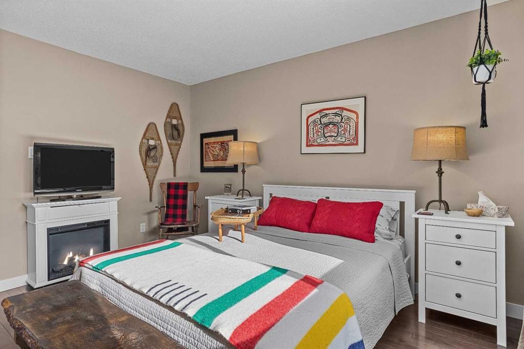 4-630 3Rd Street, Canmore, AB - Indoor Photo Showing Bedroom