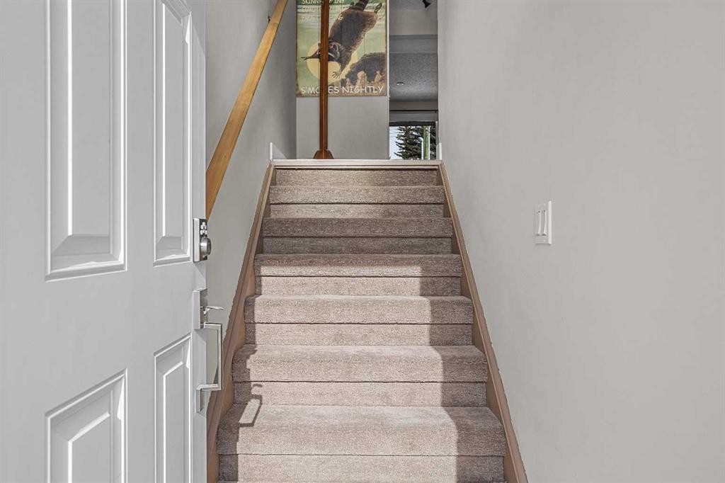 4-630 3Rd Street, Canmore, AB - Indoor Photo Showing Other Room