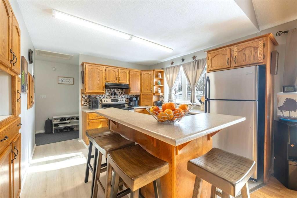 1401 54 Street, Edson, AB - Indoor Photo Showing Kitchen