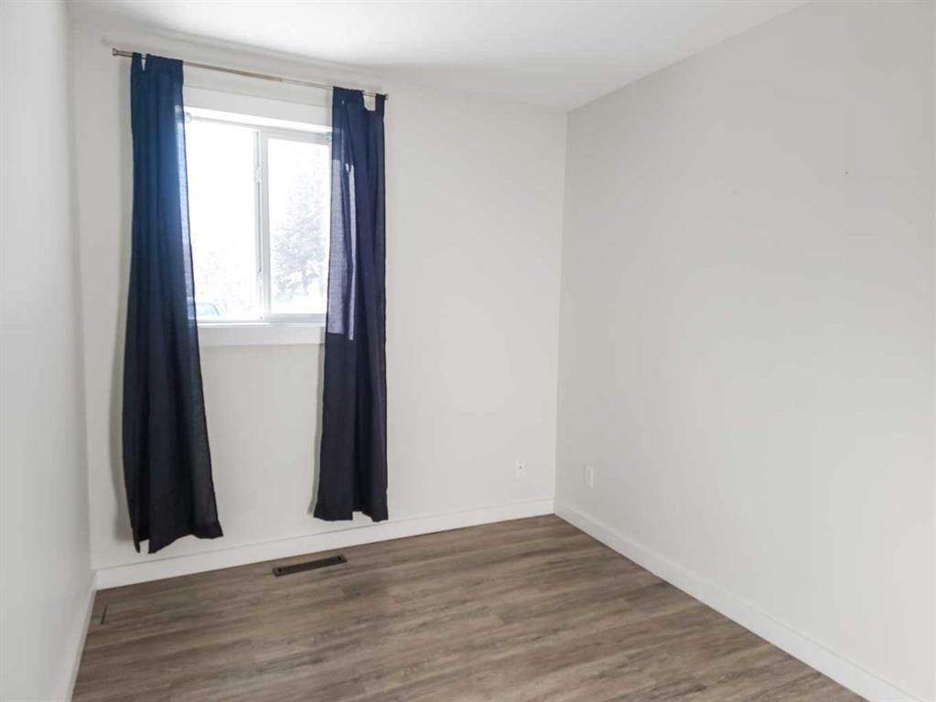 6616 5 Avenue, Edson, AB - Indoor Photo Showing Other Room