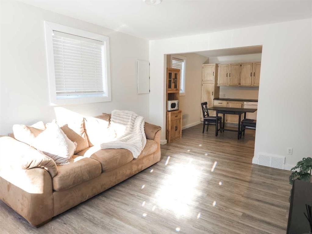 6616 5 Avenue, Edson, AB - Indoor Photo Showing Living Room