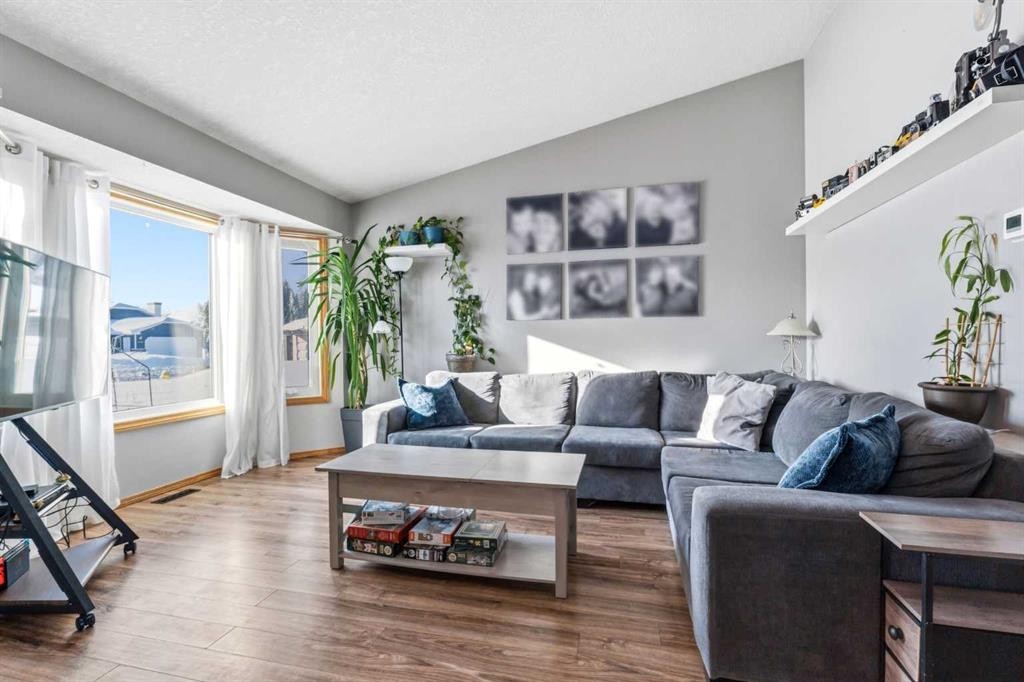 3849 55 Avenue, Whitecourt, AB - Indoor Photo Showing Living Room