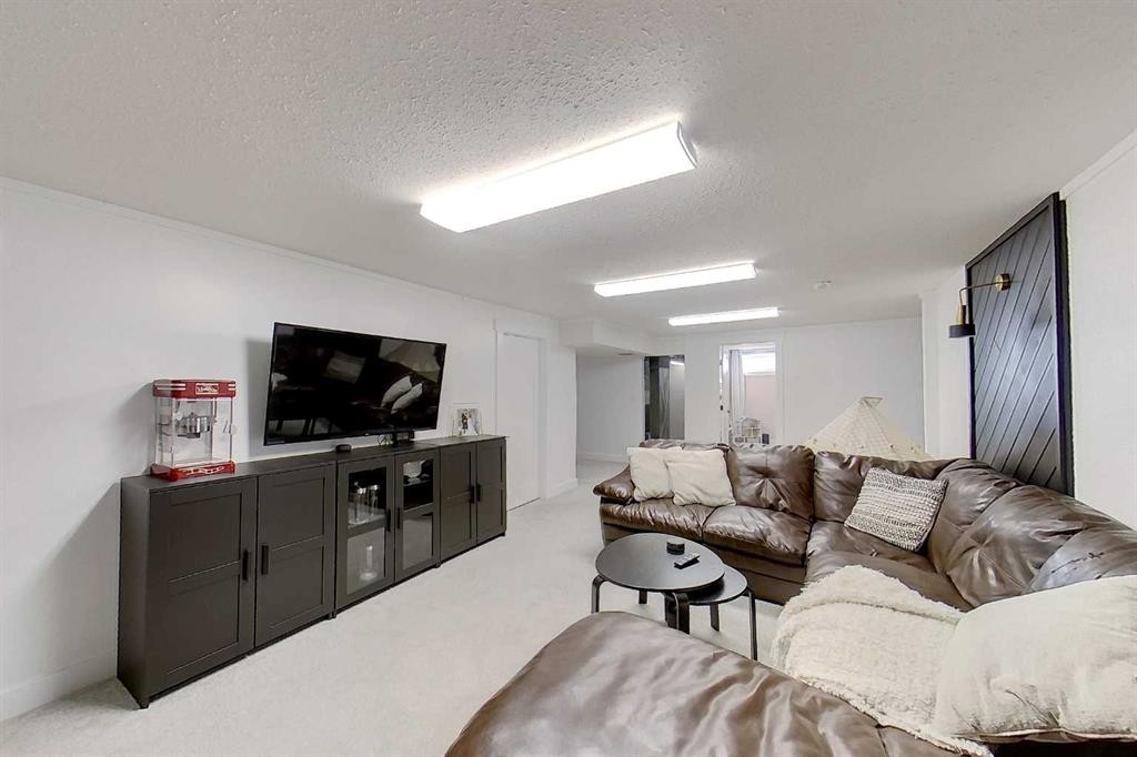 337 3 Avenue Nw, Slave Lake, AB - Indoor Photo Showing Living Room