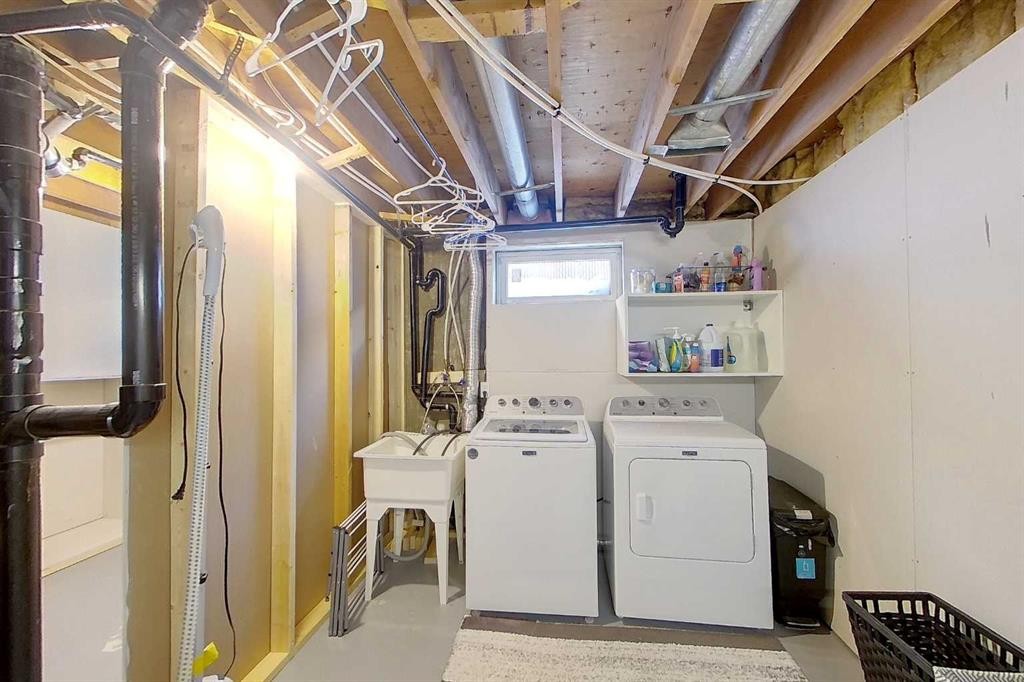 337 3 Avenue Nw, Slave Lake, AB - Indoor Photo Showing Laundry Room