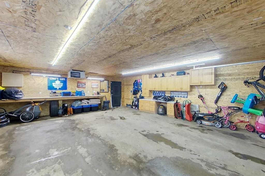 337 3 Avenue Nw, Slave Lake, AB - Indoor Photo Showing Garage