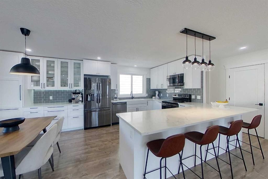 337 3 Avenue Nw, Slave Lake, AB - Indoor Photo Showing Kitchen With Upgraded Kitchen