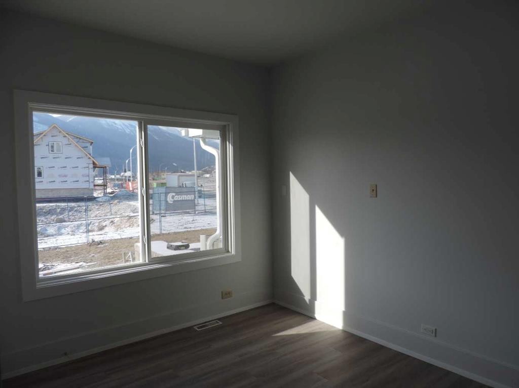 701 Geikie Street, Jasper, AB - Indoor Photo Showing Other Room