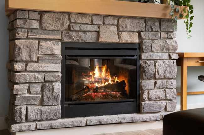 2206-250 2 Avenue, Dead Man'S Flats, AB - Indoor Photo Showing Living Room With Fireplace