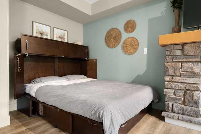 2206-250 2 Avenue, Dead Man'S Flats, AB - Indoor Photo Showing Bedroom