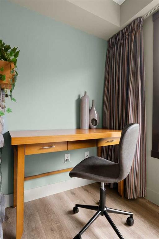 2206-250 2 Avenue, Dead Man'S Flats, AB - Indoor Photo Showing Office