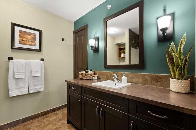 2206-250 2 Avenue, Dead Man'S Flats, AB - Indoor Photo Showing Bathroom