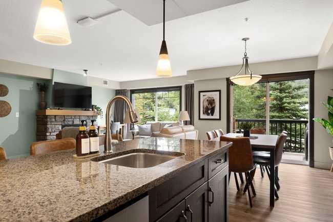 2206-250 2 Avenue, Dead Man'S Flats, AB - Indoor Photo Showing Kitchen With Double Sink With Upgraded Kitchen