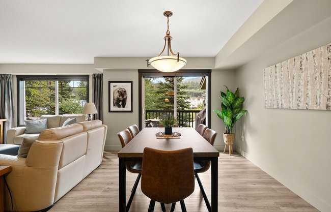 2206-250 2 Avenue, Dead Man'S Flats, AB - Indoor Photo Showing Dining Room