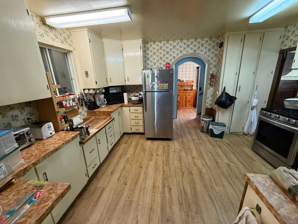 4933 Centre Street, Brule, AB - Indoor Photo Showing Kitchen