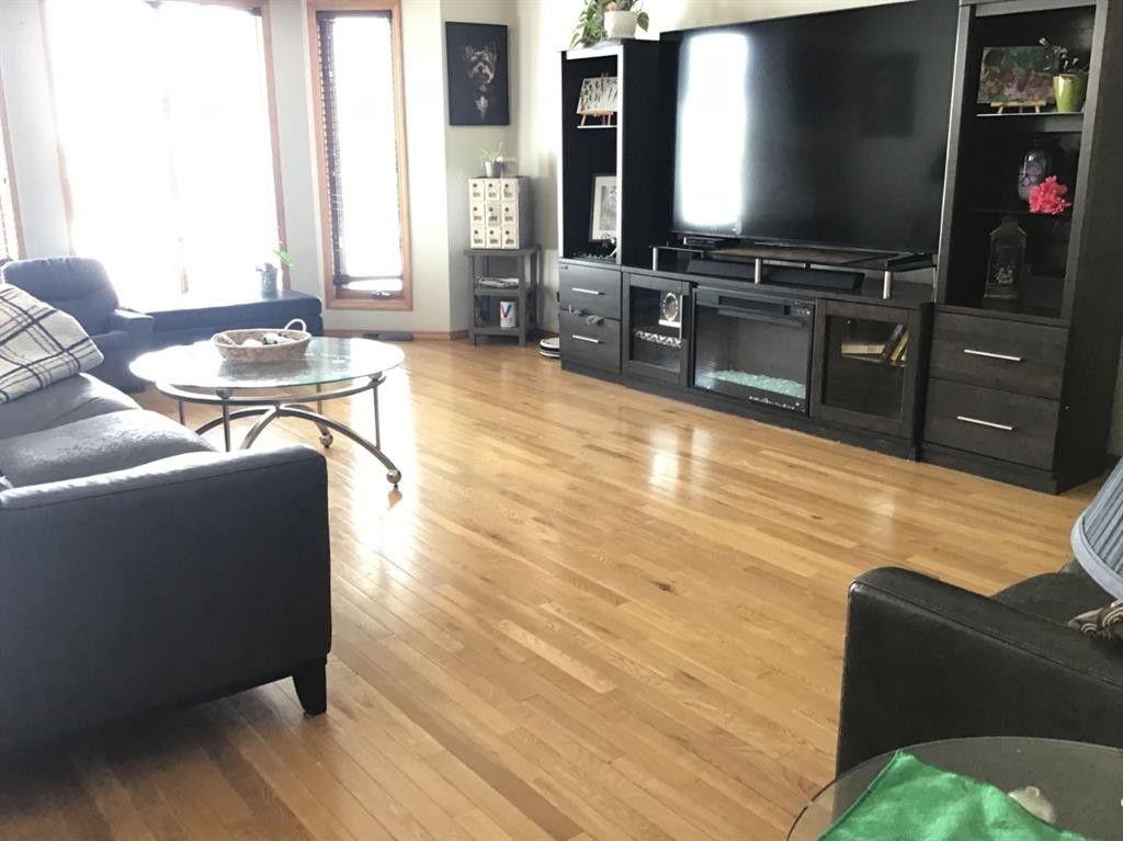 29 Lyons Crescent, Whitecourt, AB - Indoor Photo Showing Living Room