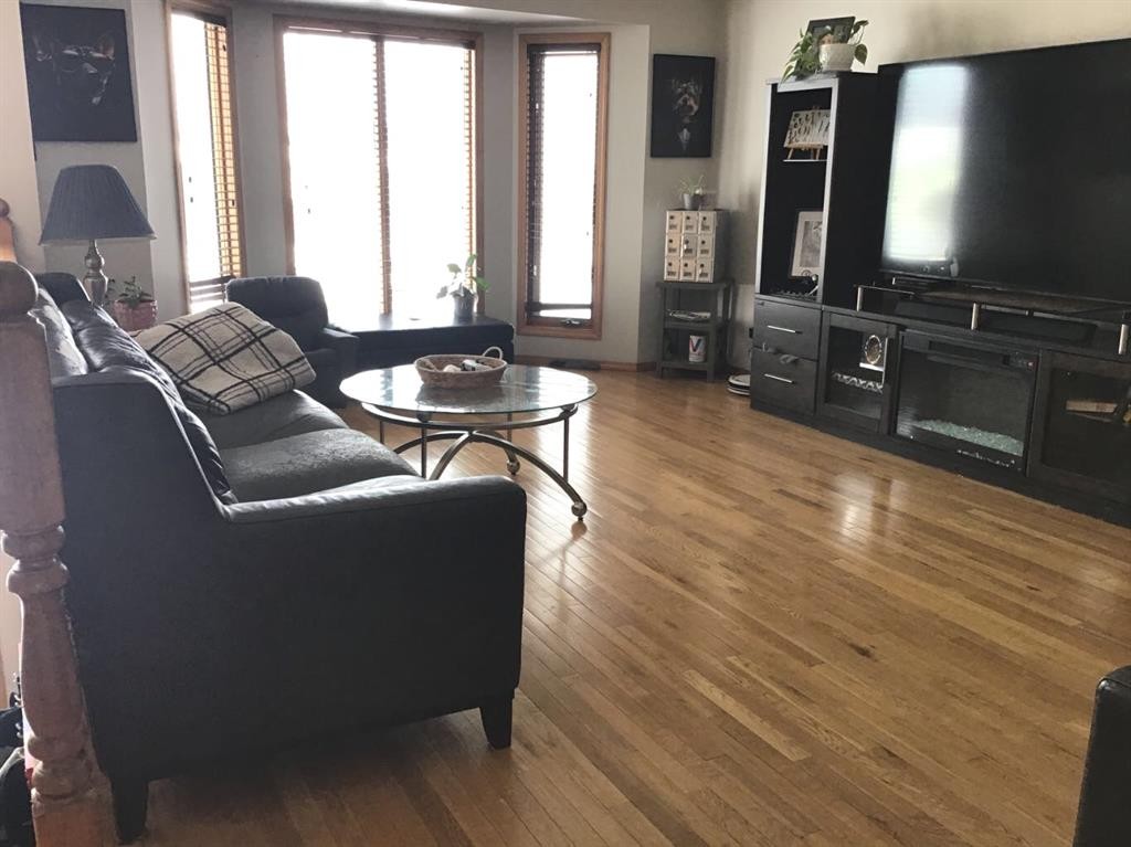 29 Lyons Crescent, Whitecourt, AB - Indoor Photo Showing Living Room