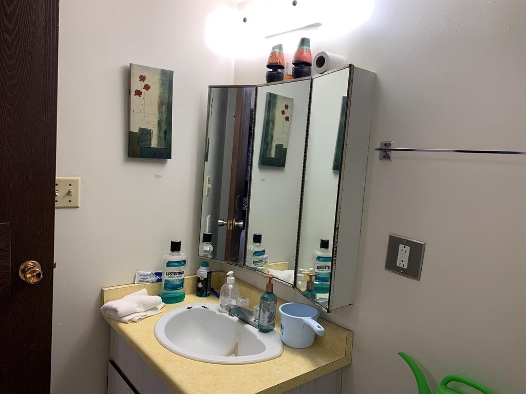 211-5317 5 Avenue, Edson, AB - Indoor Photo Showing Bathroom