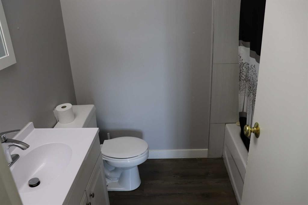 5518 13 Avenue, Edson, AB - Indoor Photo Showing Bathroom
