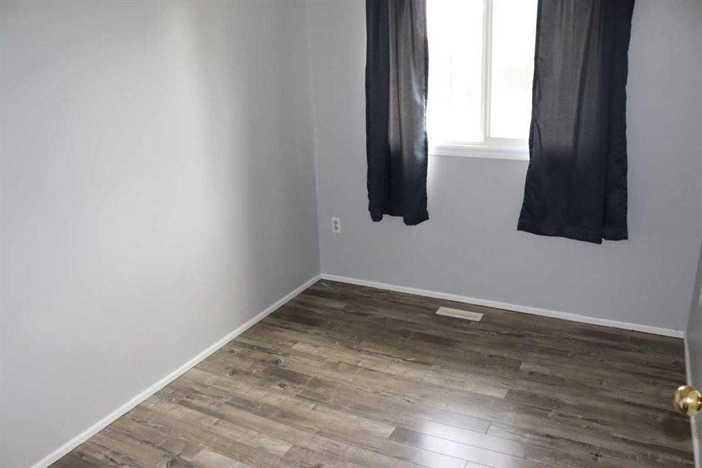5518 13 Avenue, Edson, AB - Indoor Photo Showing Other Room
