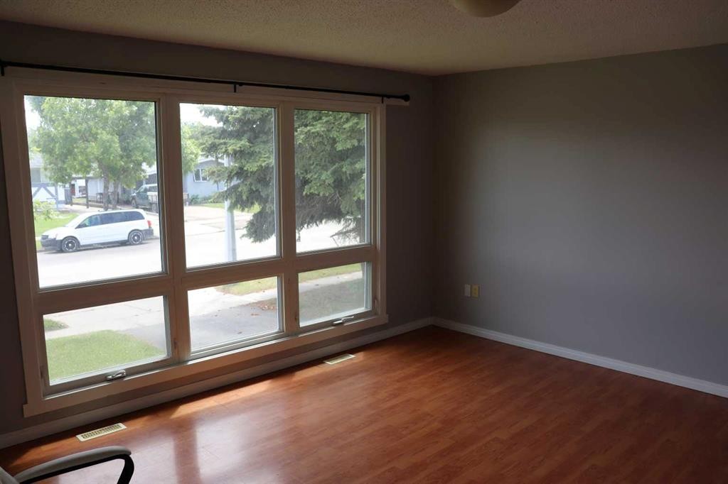 5518 13 Avenue, Edson, AB - Indoor Photo Showing Other Room