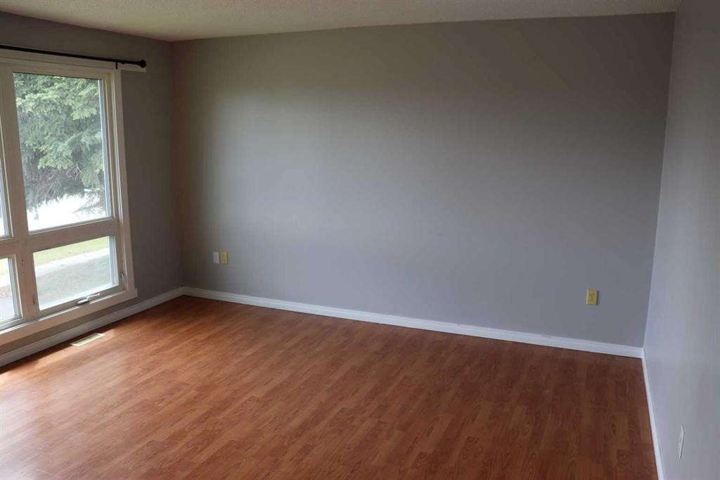 5518 13 Avenue, Edson, AB - Indoor Photo Showing Other Room