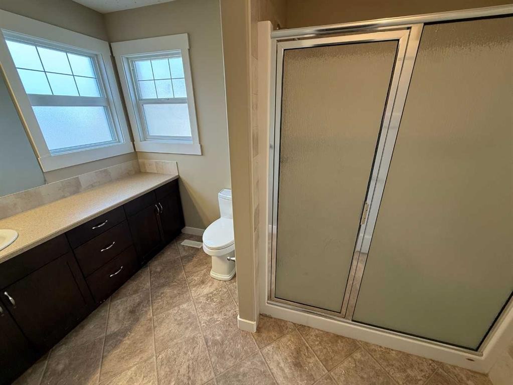 105 Wolf Willow Cove, Hinton, AB - Indoor Photo Showing Bathroom