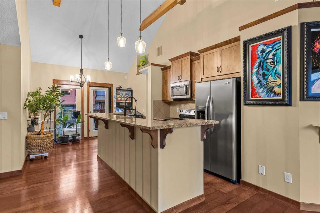 623-80 Dyrgas Gate, Canmore, AB - Indoor Photo Showing Kitchen With Upgraded Kitchen