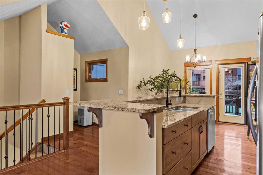 623-80 Dyrgas Gate, Canmore, AB - Indoor Photo Showing Kitchen With Double Sink