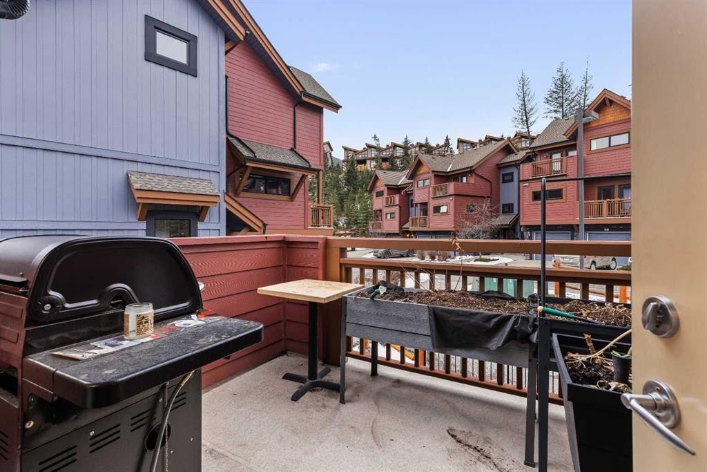 623-80 Dyrgas Gate, Canmore, AB - Outdoor With Exterior