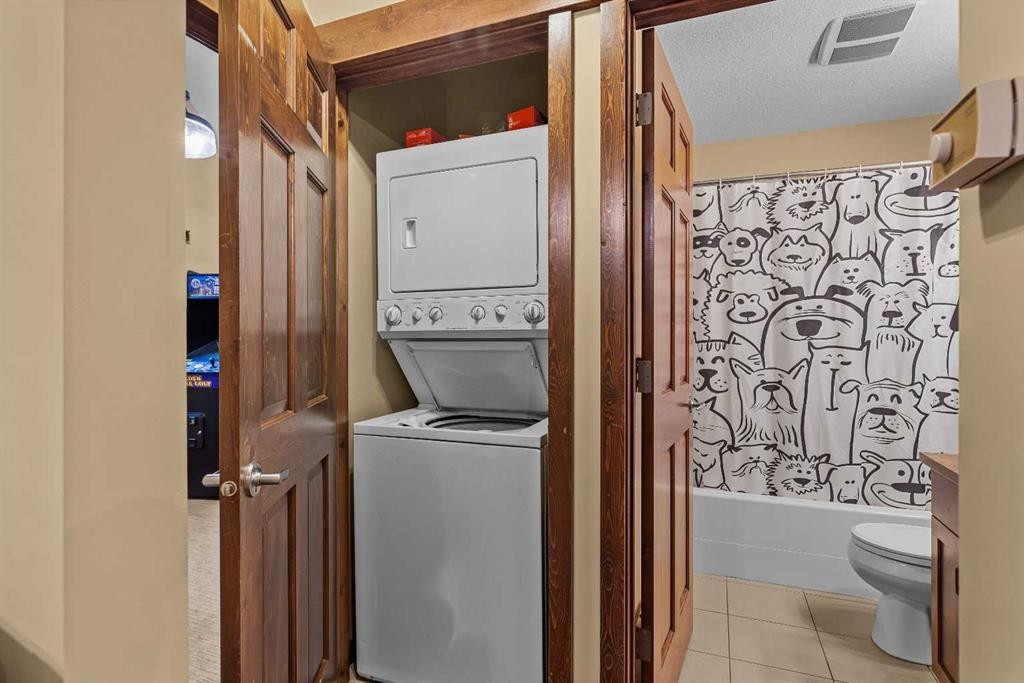 623-80 Dyrgas Gate, Canmore, AB - Indoor Photo Showing Laundry Room