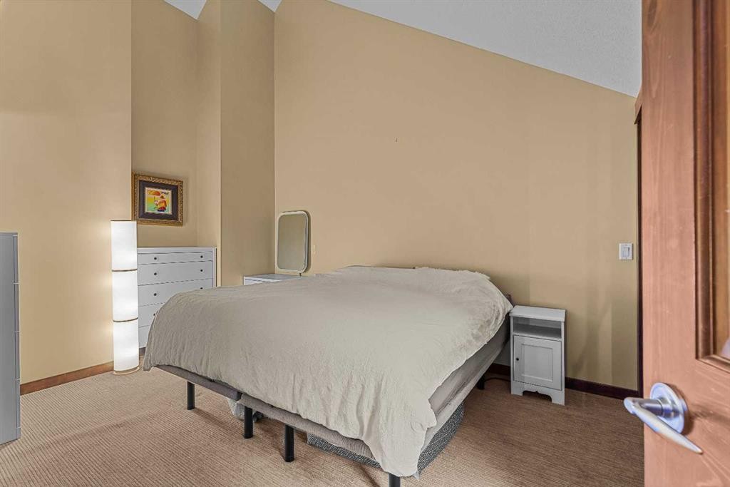 623-80 Dyrgas Gate, Canmore, AB - Indoor Photo Showing Bedroom