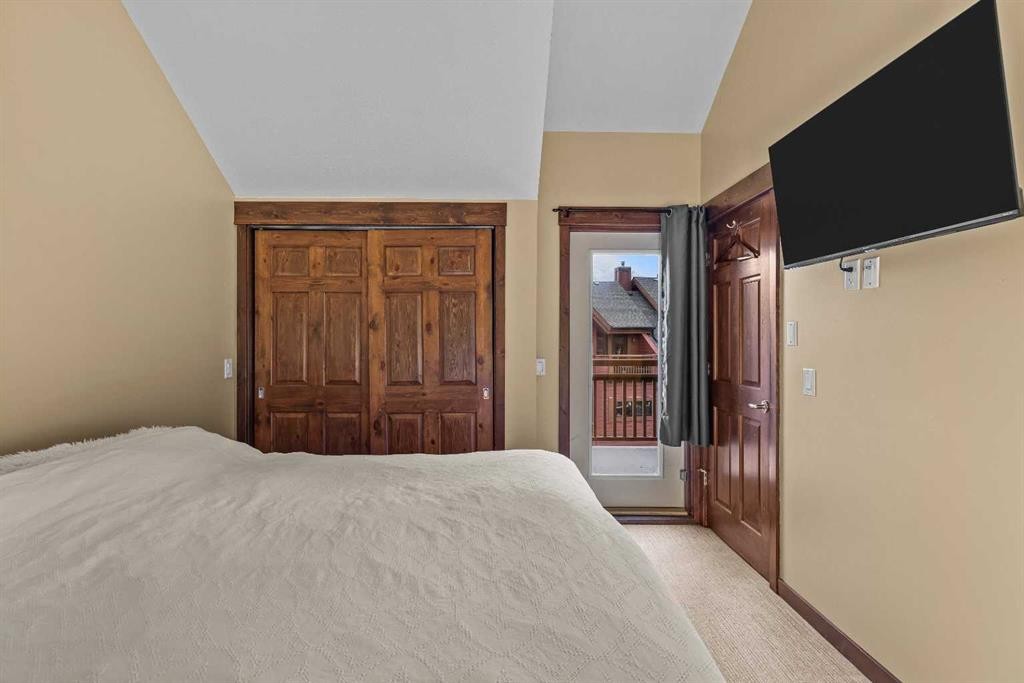 623-80 Dyrgas Gate, Canmore, AB - Indoor Photo Showing Bedroom