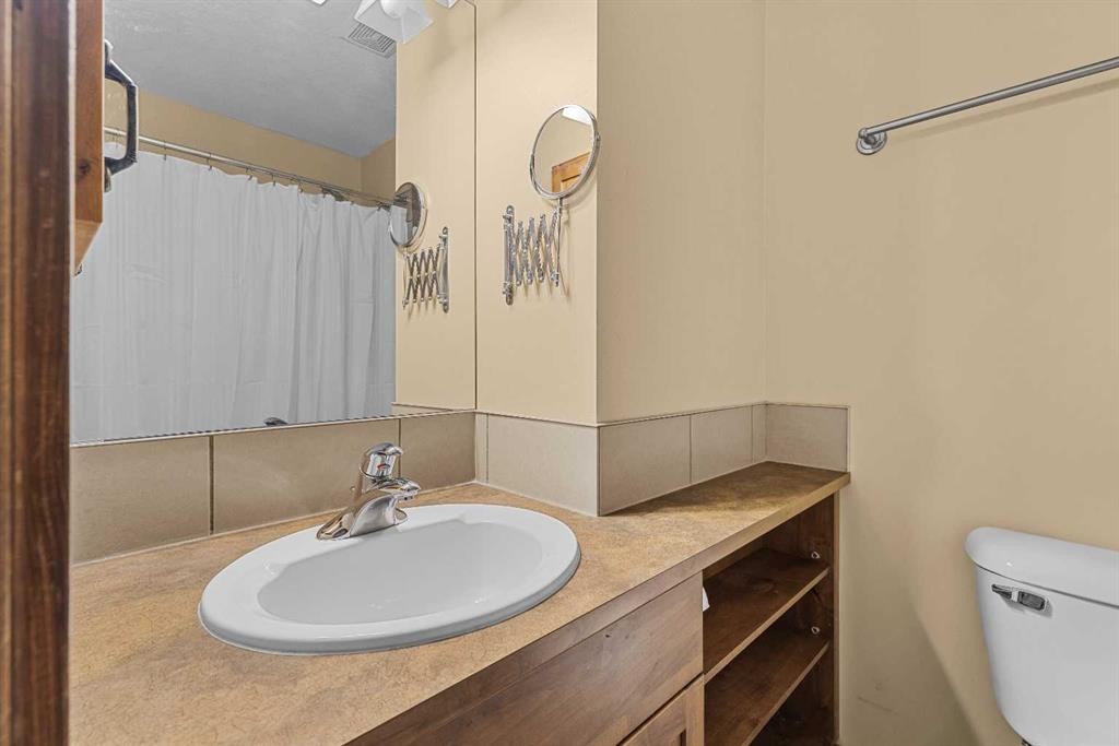 623-80 Dyrgas Gate, Canmore, AB - Indoor Photo Showing Bathroom